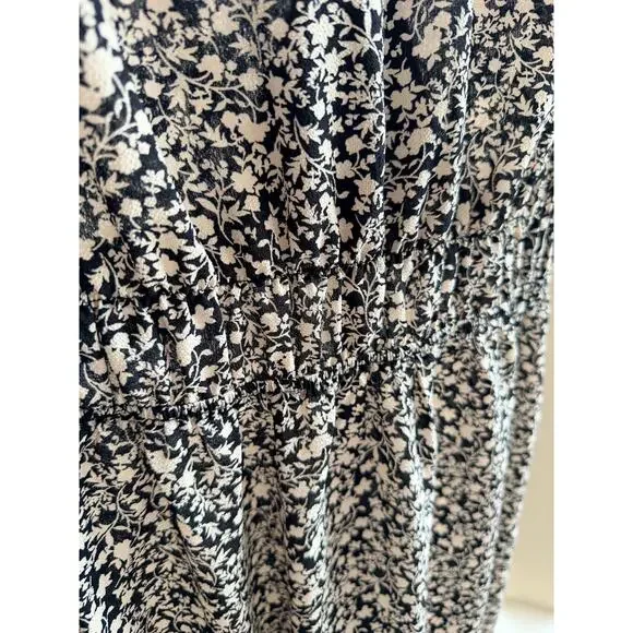3 for $9 Monteau Light Weight Black and White Floral Dress V Neck Mini S-M - Picture 6 of 7